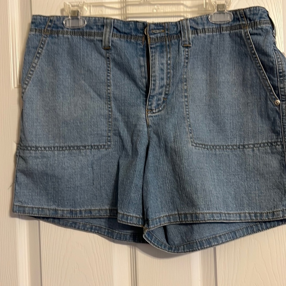 Gloria Vanderbilt shorts size 12